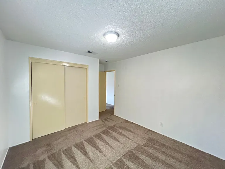 4236 Columbus St — Photo 8