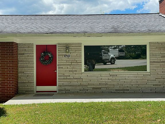 3rd image of 10501 Plum Creek Dr