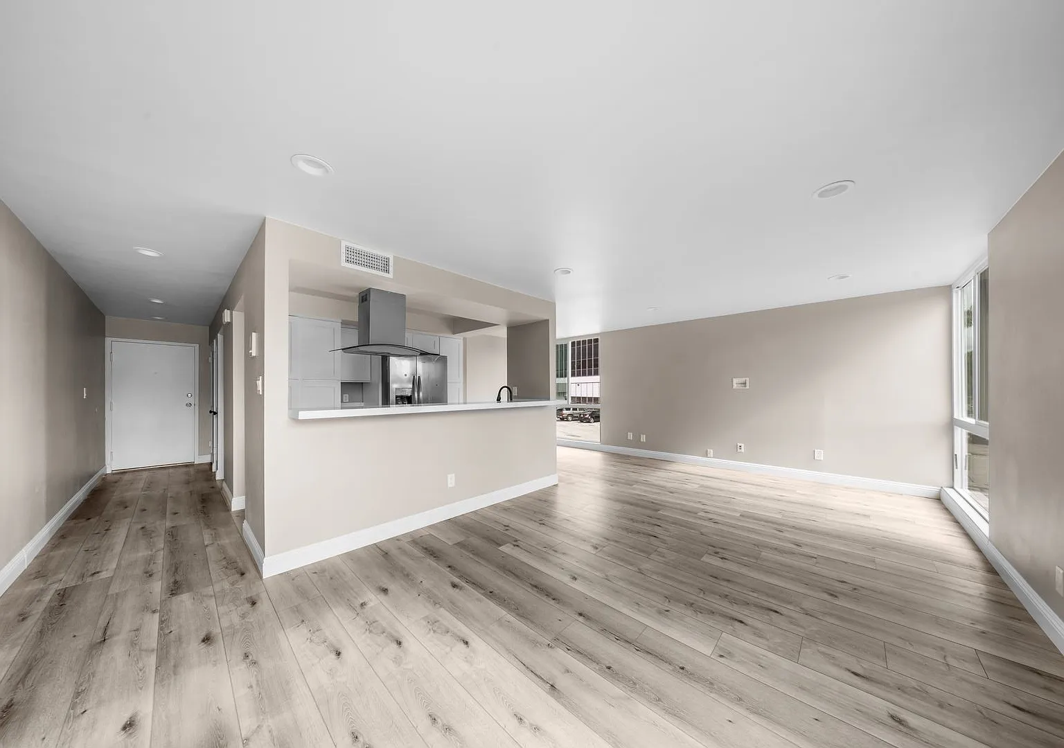 271 E San Antonio Dr. — Photo 2