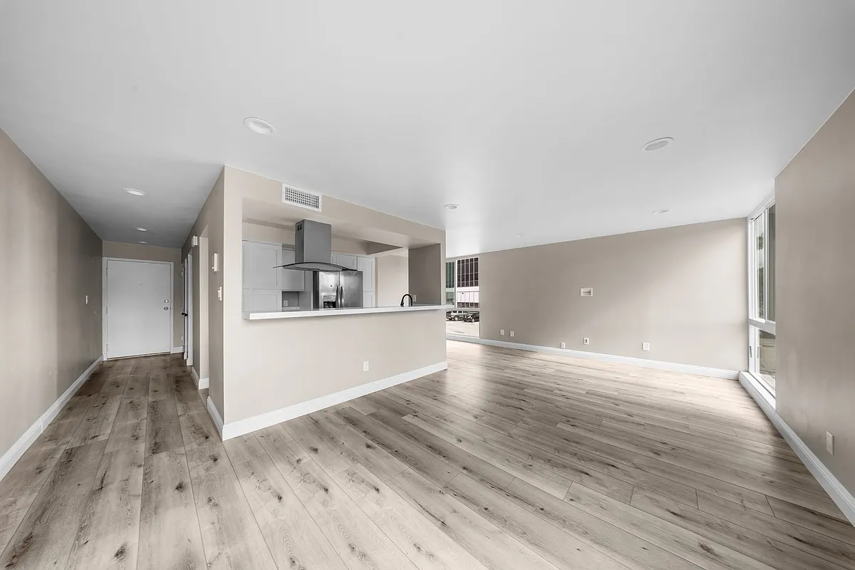 Building Photo - 271 E San Antonio Dr.
