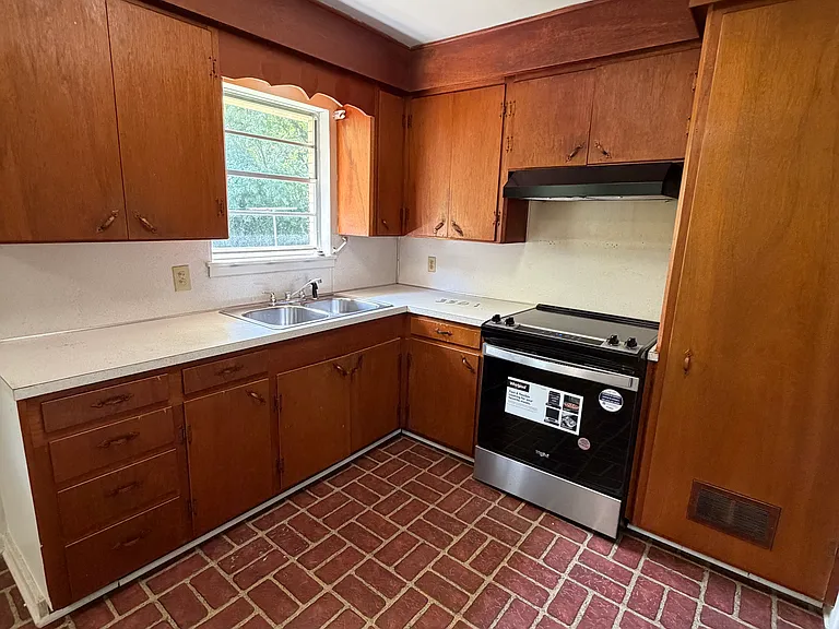 3501 Central St — Photo 4