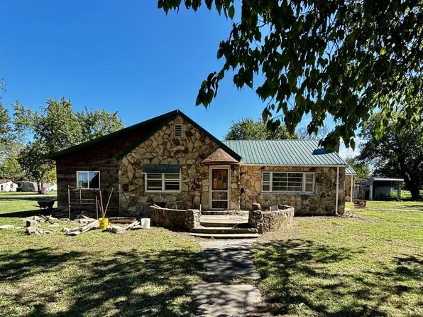 317 N 4th St, Humboldt, KS 66748