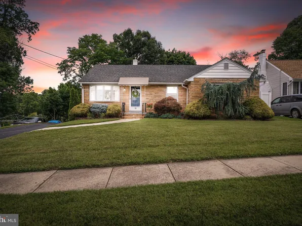 18 Middleton Dr, Hamilton, NJ 08620