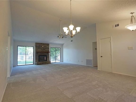 5th image of 1939 Pin Oak Dr