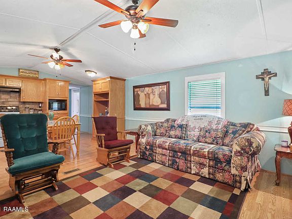3rd image of 305 Claire St