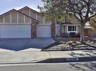 1523 W Shamrock St, Rialto, CA 92376