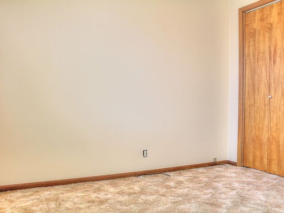 5th image of 604 Sunrise Dr