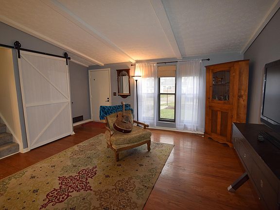 3rd image of 6396 Cherroy Dr