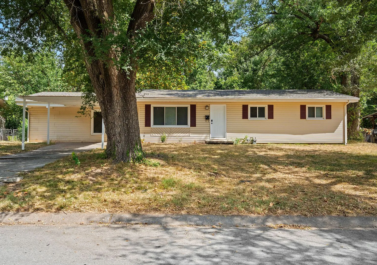 Spacious 4-Bedroom Home with Bonus Living Space & Large Backyard! — Photo 2