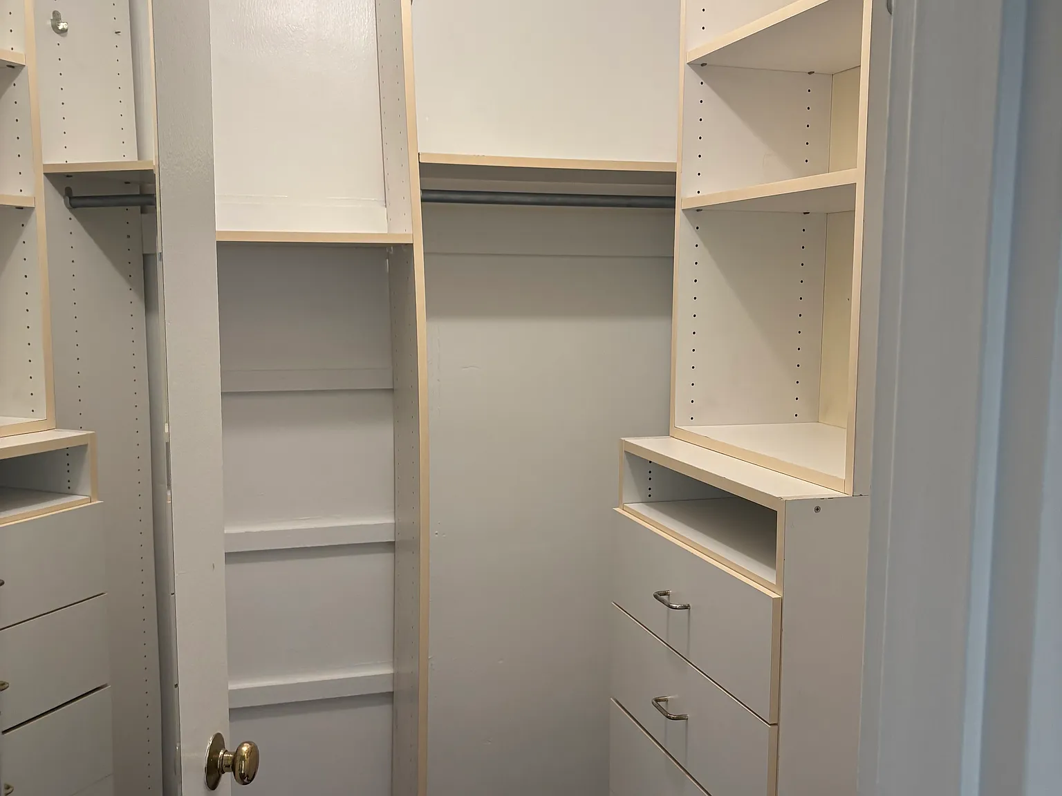 1 bed, 687 sqft, $2,100 — Photo 2