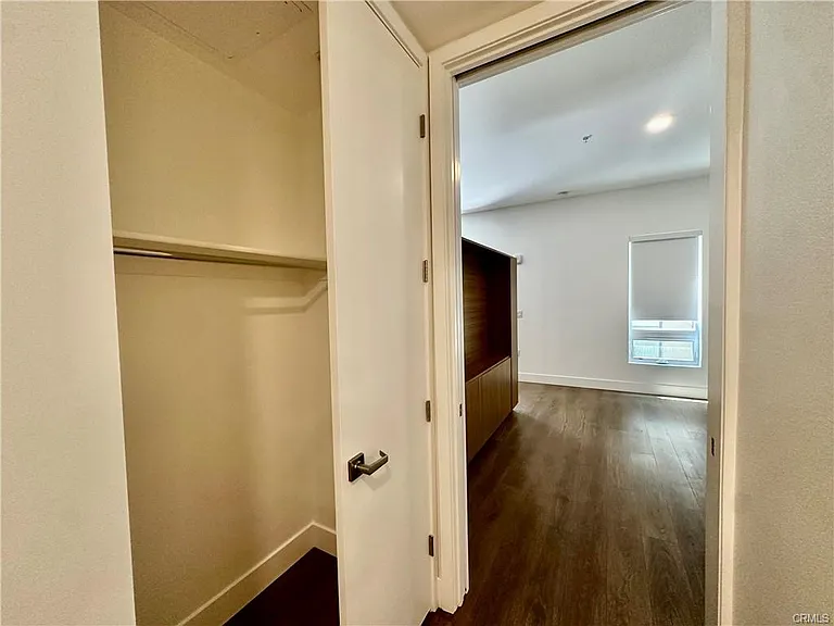 709 E Walnut St #418 — Photo 10