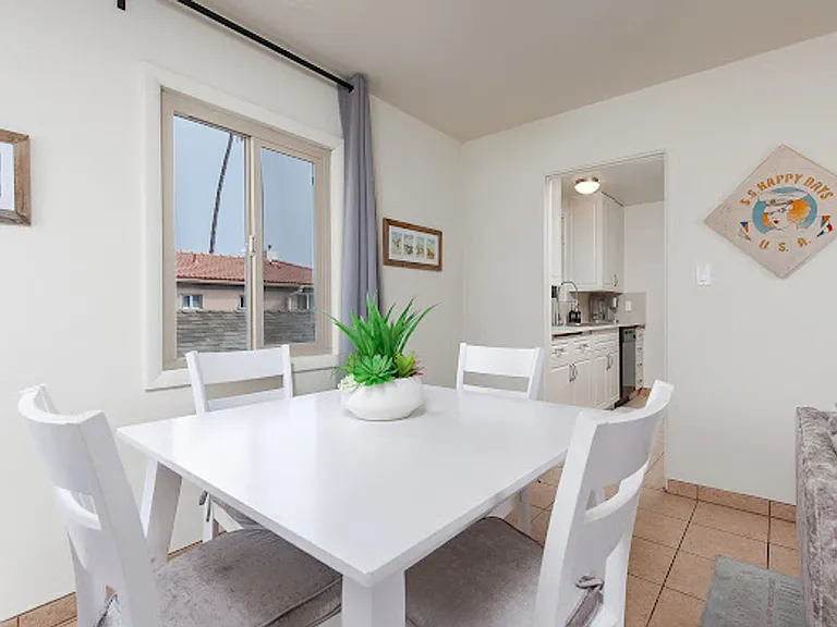 725 Santa Barbara Pl — Photo 18