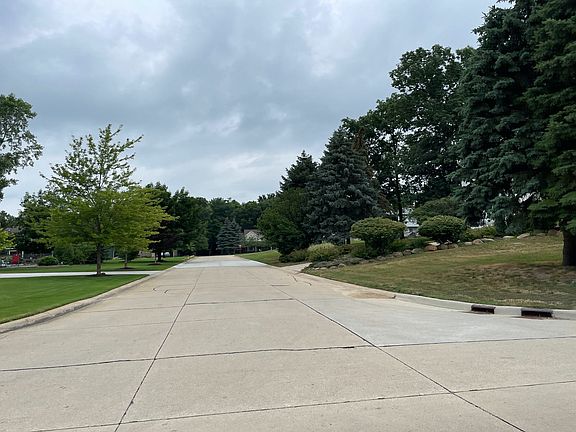 4th image of 8596 Newport Dr