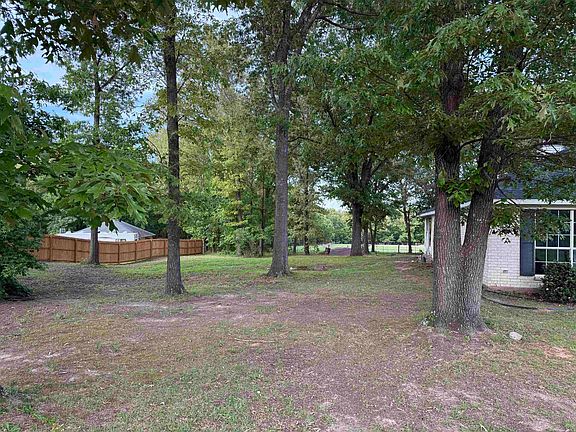 3rd image of 125 Spring Dr