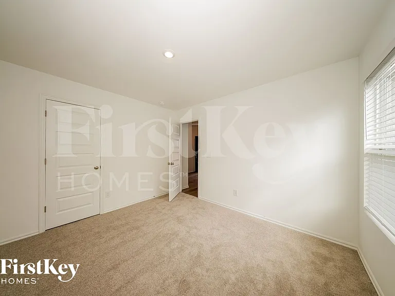 433 Labelle Ln — Photo 16