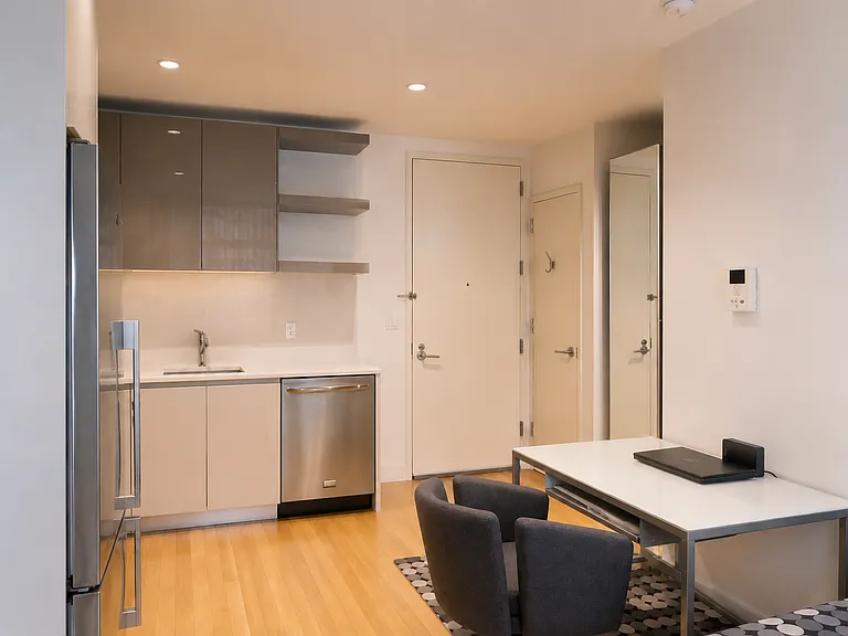 2-26 50th Ave #4J — Photo 7