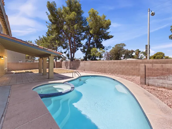 275 Adorno Dr, Henderson, NV 89074