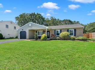 20 Bayberry Ct, Howell, NJ 07731