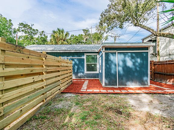 Private fenced in yard.