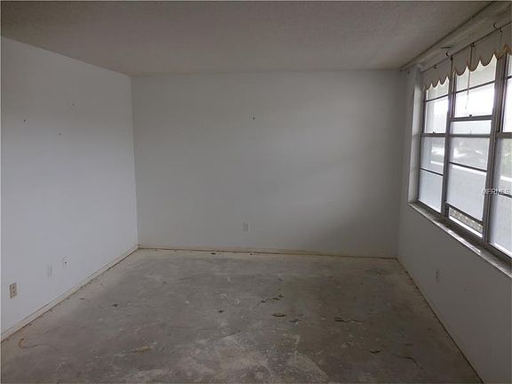 3rd image of 4885 1st St NE APT 217