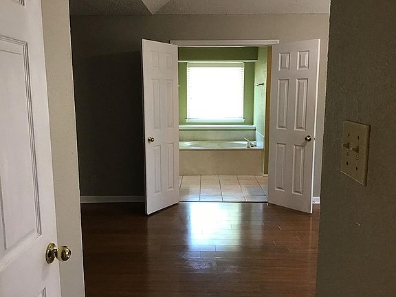 3rd image of 617 Desoto Dr