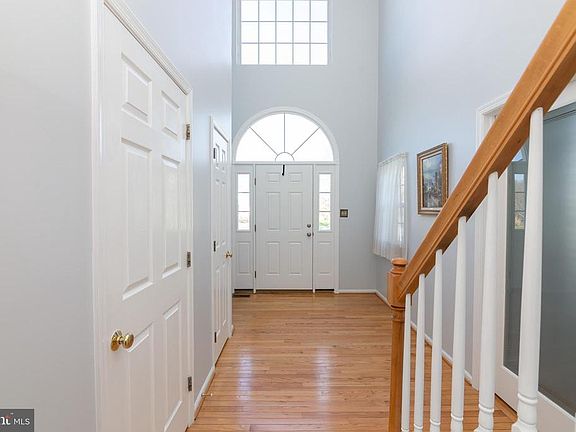 5th image of 217 Sheffield Ln