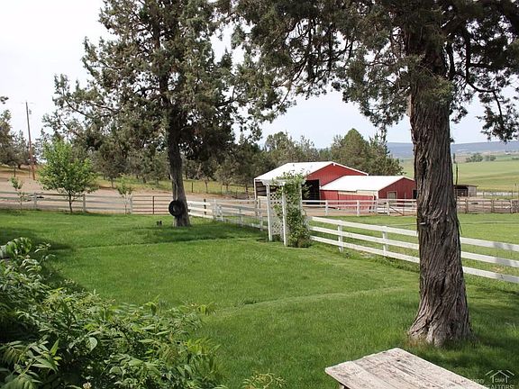 5th image of 7915 NW Country Loop