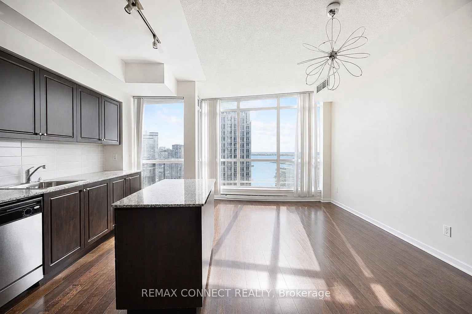 Neptune Condos — Photo 4