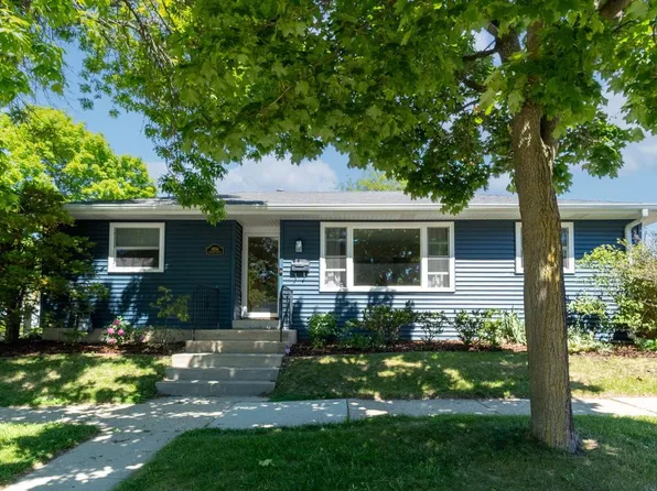 4554 S Vermont AVENUE, Saint Francis, WI 53235