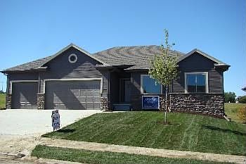 1st image of 930 S 184th St