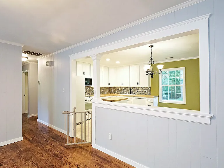 703 Oak Creek Rd — Photo 2