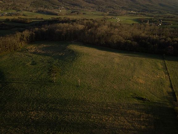 5th image of 909 County Rd