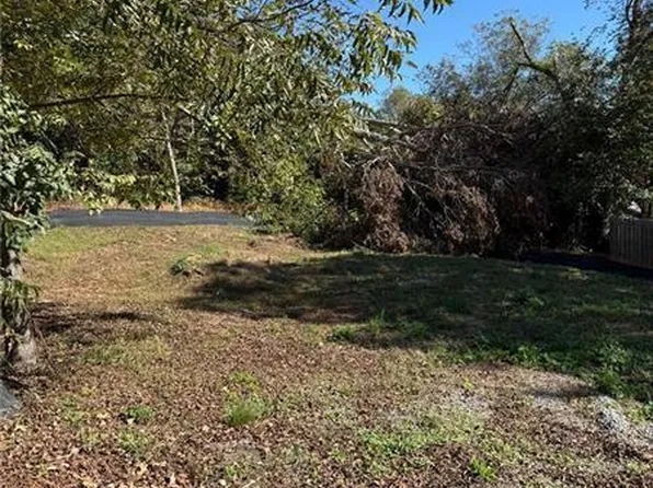 2371 Saint James Dr NW, Atlanta, GA 30318