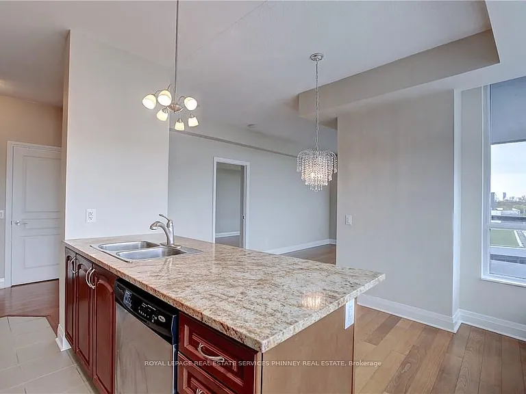 1 Hurontario St #806 — Photo 10
