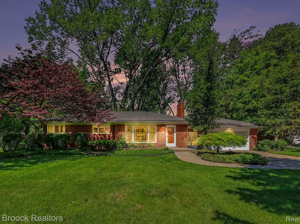 30615 Longcrest St, Southfield, MI 48076