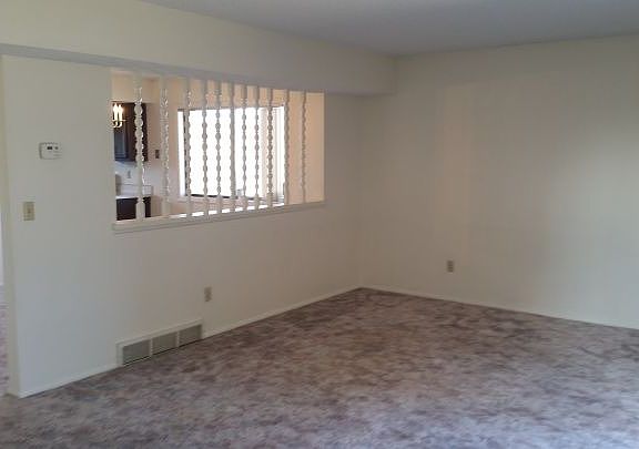 3rd image of 1050 Wyoming Ave