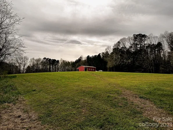 275 Wrangler Rd, Woodleaf, NC 27054