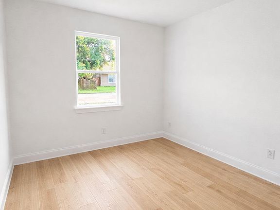 4th image of 311 E Lobit