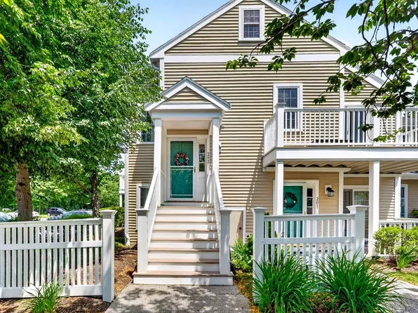 202 Allerton Commons Ln #202, Braintree, MA 02184