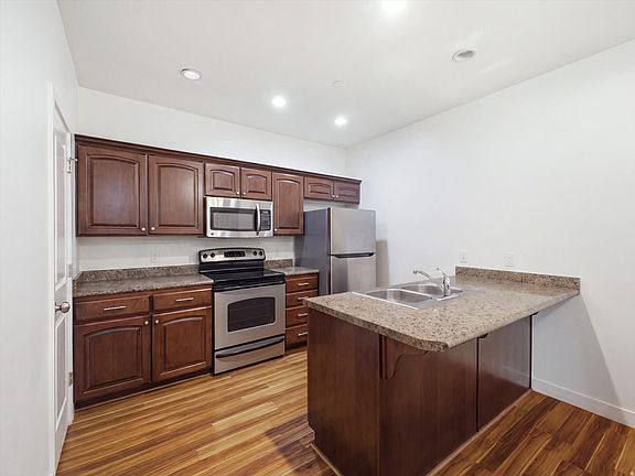 3rd image of 190 E Belmont Ave APT 9