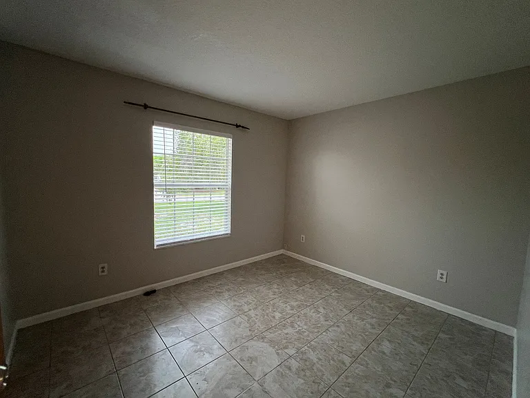 1018 Landsdowne Dr — Photo 10