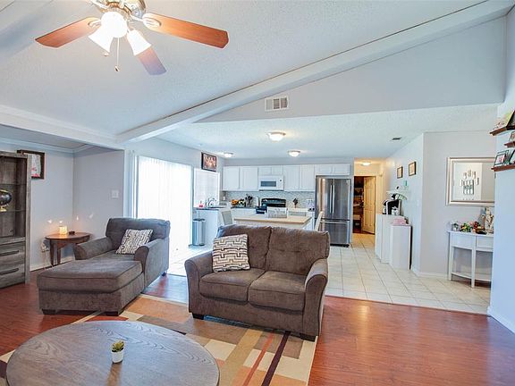 4th image of 1826 W Sandra Ln