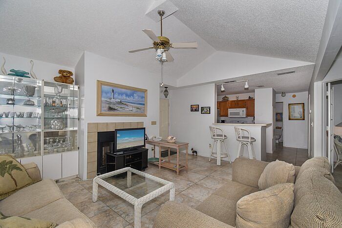 1st image of 884 Baybreeze Way