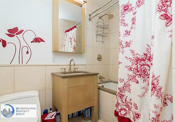 5th image of 350 W 42nd St APT 22E