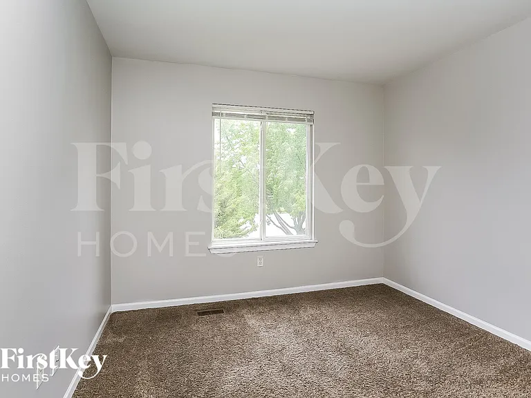 21439 W Georgetown Ct — Photo 11