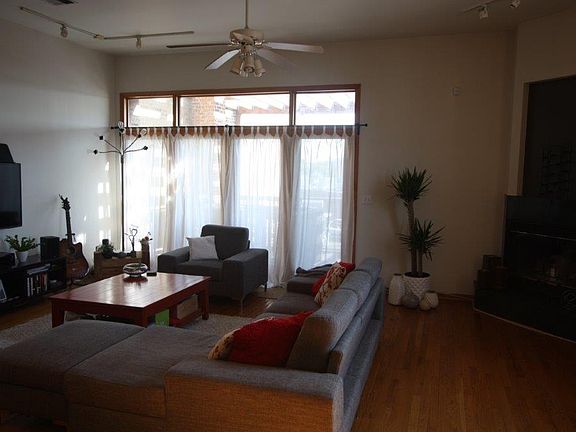 4th image of 1323 N Milwaukee Ave #3