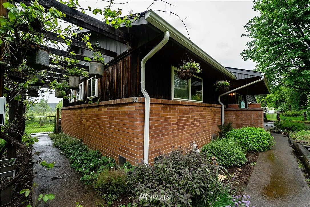 124 A Fickett Road photo 1