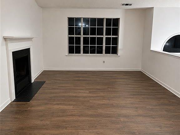 4th image of 10637 Redbud Ln