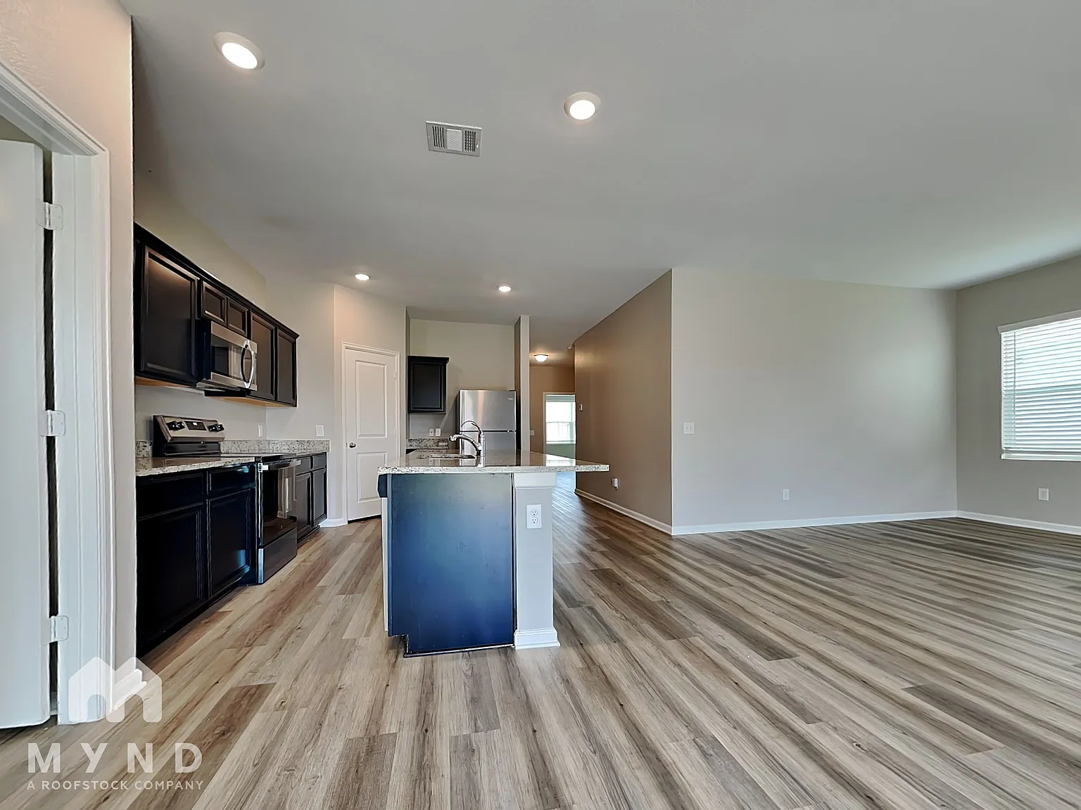 4 bed, 2.0 bath, 1827 sqft, $2,115 — Photo 3