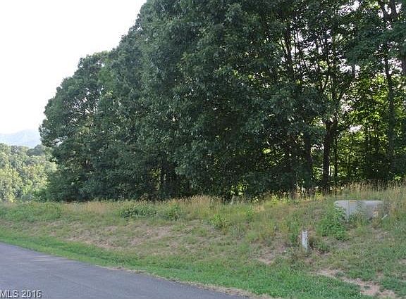 4th image of 28 Lauren Ln